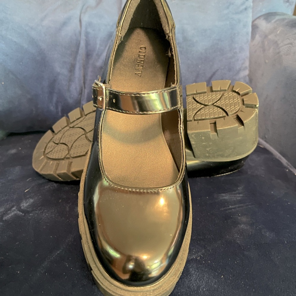 Old Navy black Mary Jane’s size 8.5